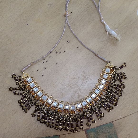 Necklace ABSOLUTELY GORGEOUS!! beaded with beautiful crystals. - Picture 2 of 5